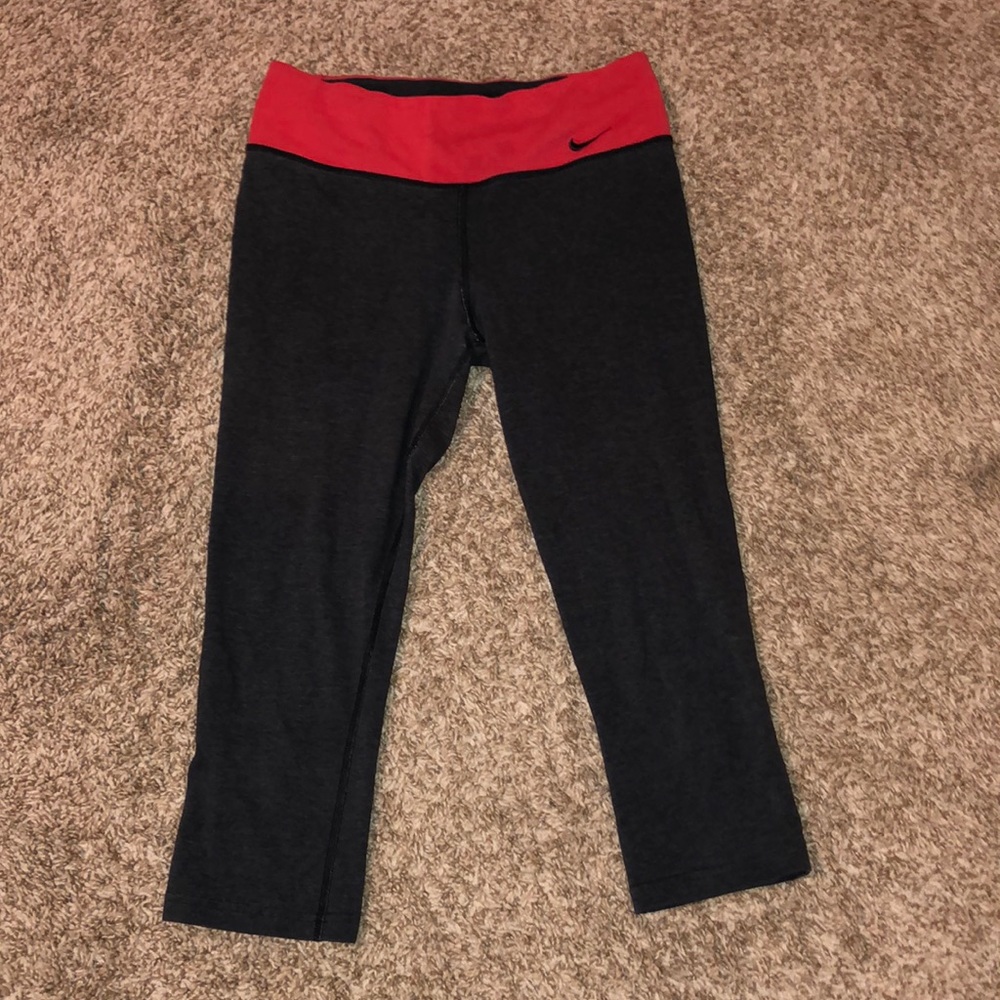 NIKE Women’s Dri-FIT Training Capri Leggings